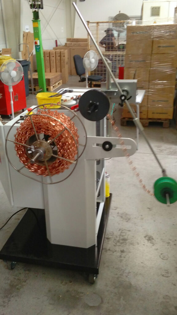 Jednovřetenová navíječka s lineárním posuvem